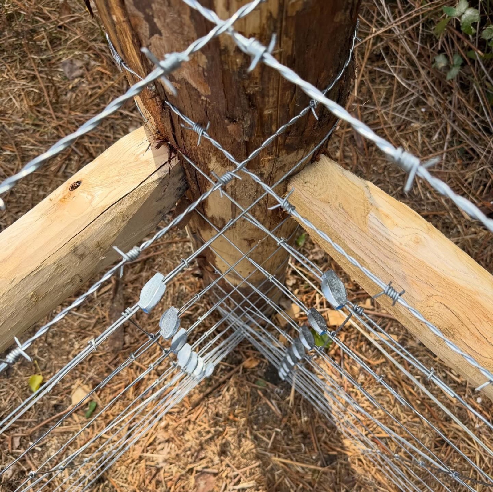 Detailed corner fence construction